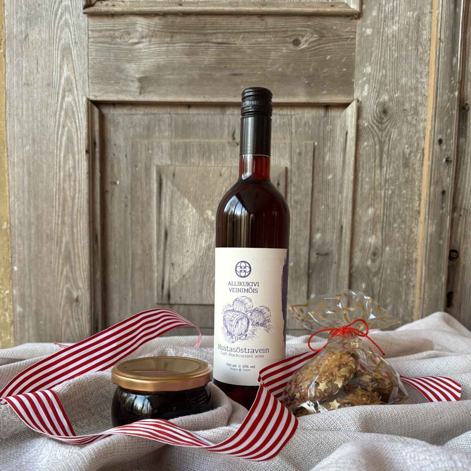 Allikukivi jõulupakk koos magusa mustsõstraveiniga
